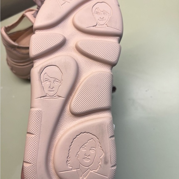 AGL Pink Low-Top Sneakers with White Soles - Picture 5 of 11